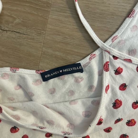 Brandy Melville Strawberry Cropped Tank - Picture 4 of 4